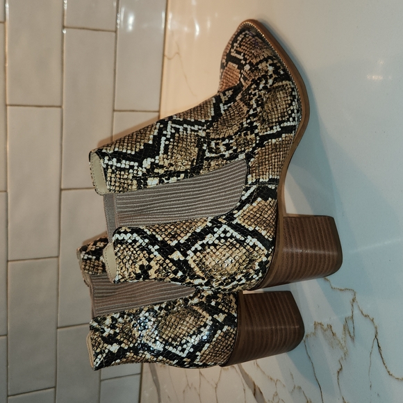 Vince Camuto Heel Boot Snakeskin - Picture 4 of 8